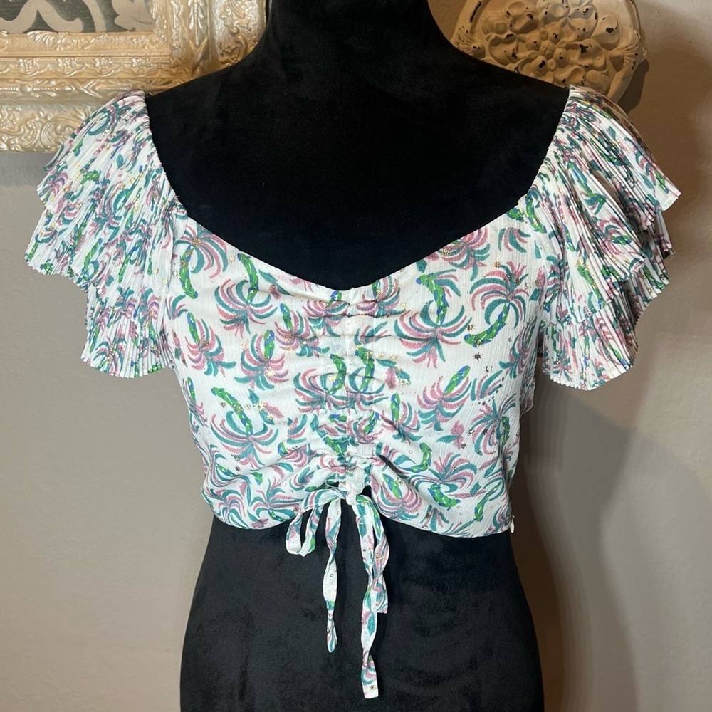 Lili sidonio crop top with palm tree pattern